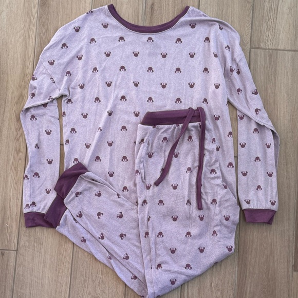Disney purple so soft, cozy Minnie Mouse pajamas (S/M) - Picture 5 of 11